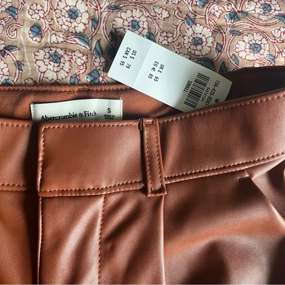 Abercrombie and Fitch faux leather culottes pants - Picture 4 of 5